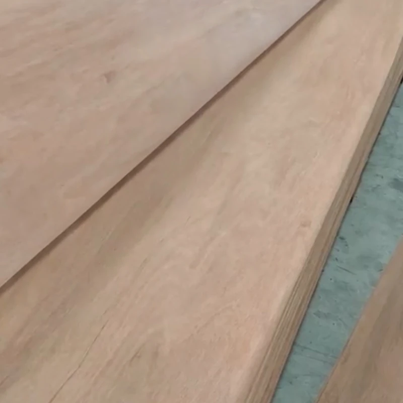 Keruing-Furnierplatten mit natürlicher Tropenholzmaserung für Möbel und Innenausbau.